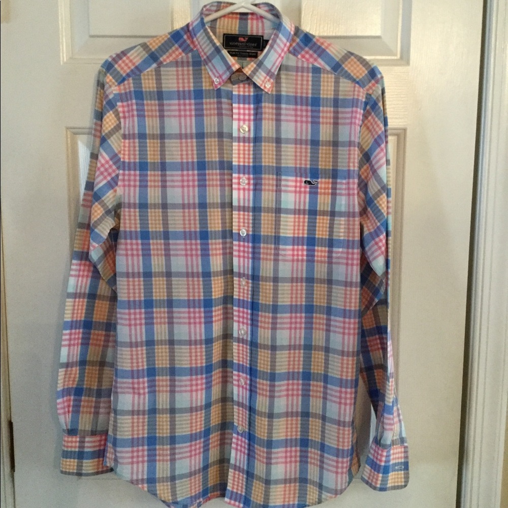 Vineyard Vines men’s button down shirt.